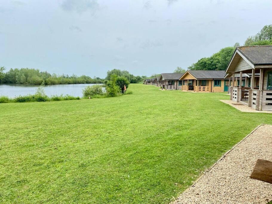 Lilly Lodge, Lake Pochard Южен Сърни Екстериор снимка